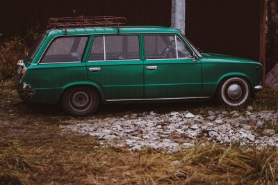 Staré nepojazdné auto