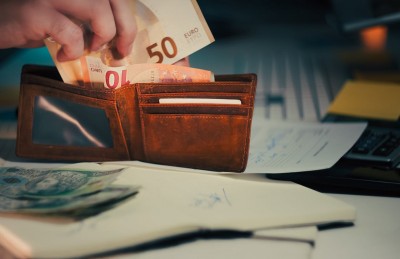 Vkladanie 50 eur do peňaženky